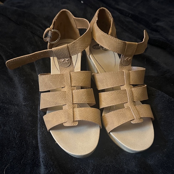 Dr. Scholl's Beige Strappy Sandals - Picture 1 of 4